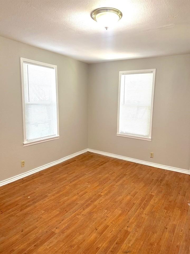 2416 Graham St - Photo 6 of 7
