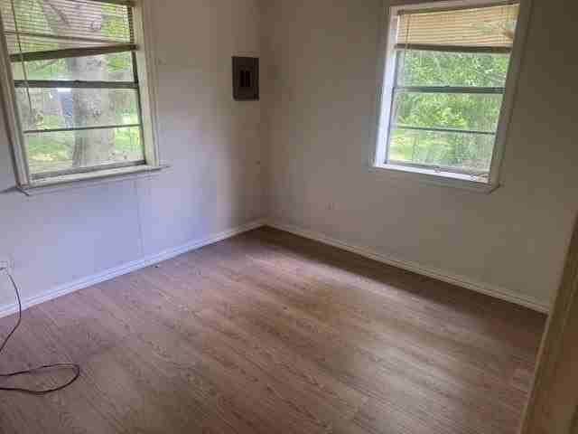 1244 12th St Se - Photo 5 of 8