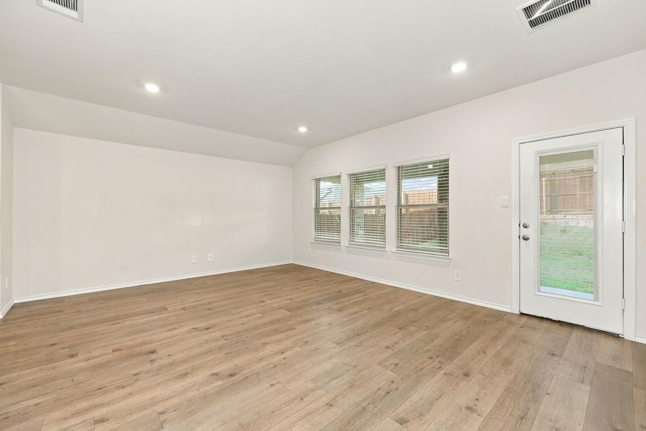 921 Keystone Ct - Photo 5 of 24