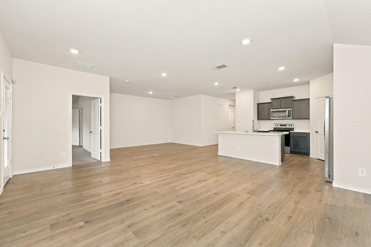 921 Keystone Ct - Photo 7 of 24