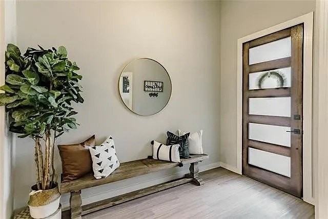 1249 Meridian Dr - Photo 3 of 29