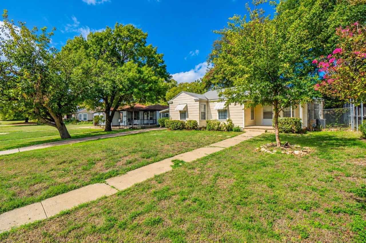 6454 Greenway Rd - Photo 3 of 27