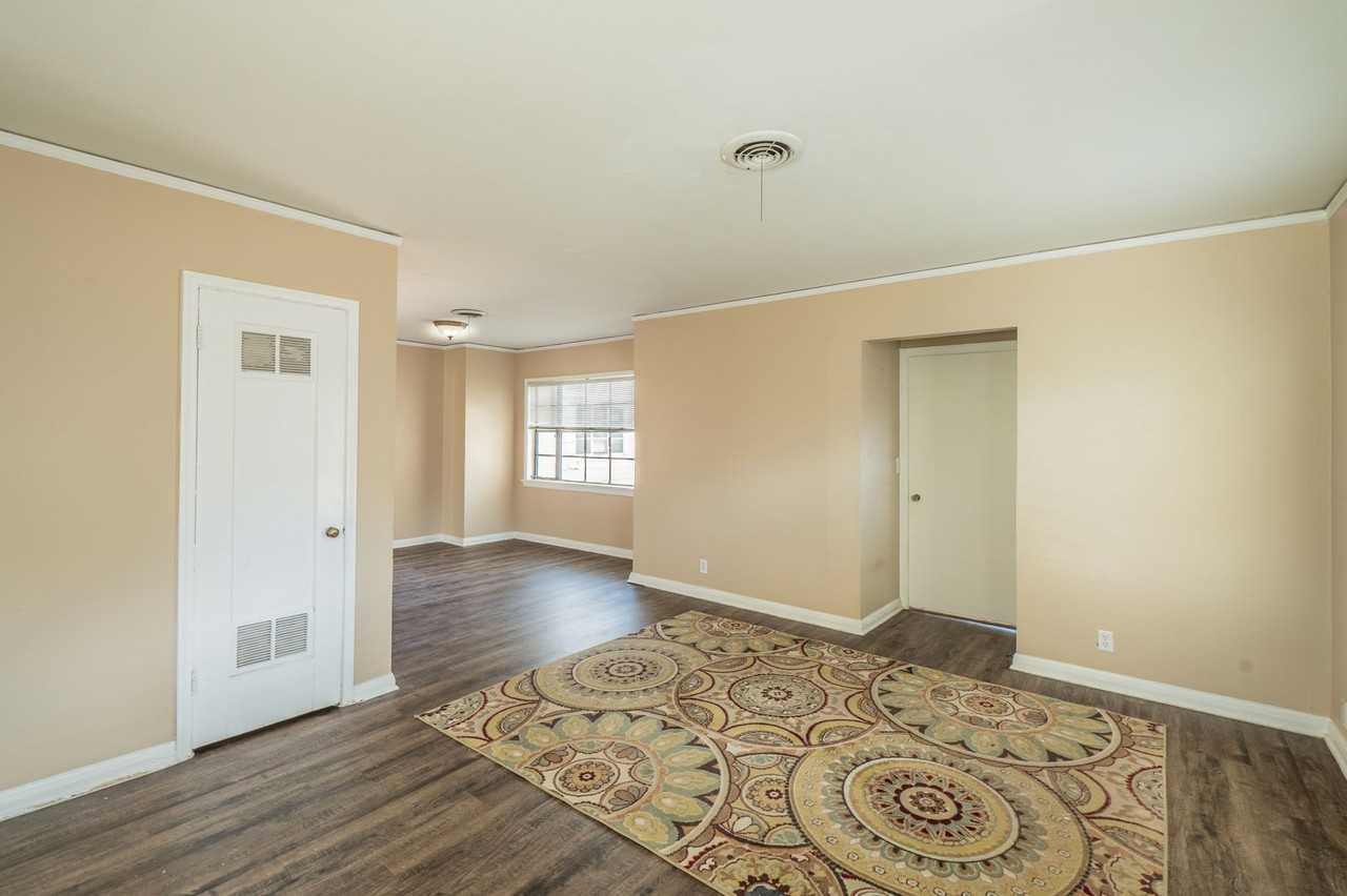 6454 Greenway Rd - Photo 6 of 27