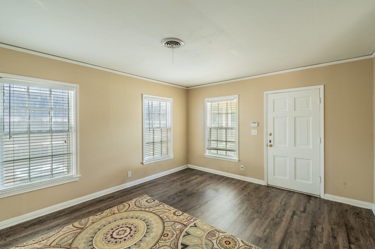 6454 Greenway Rd - Photo 7 of 27