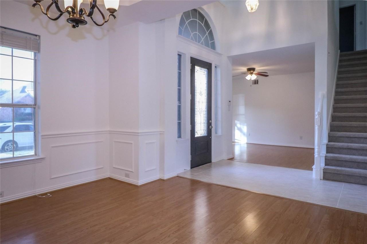 504 Renfro Ct - Photo 2 of 35