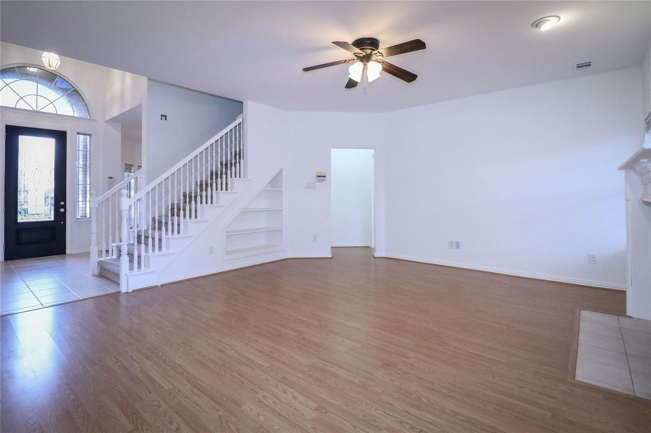 504 Renfro Ct - Photo 3 of 35