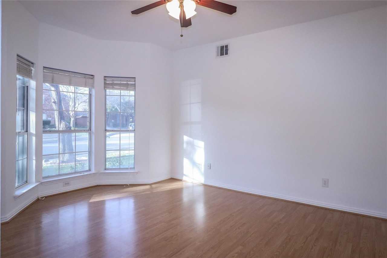 504 Renfro Ct - Photo 5 of 35