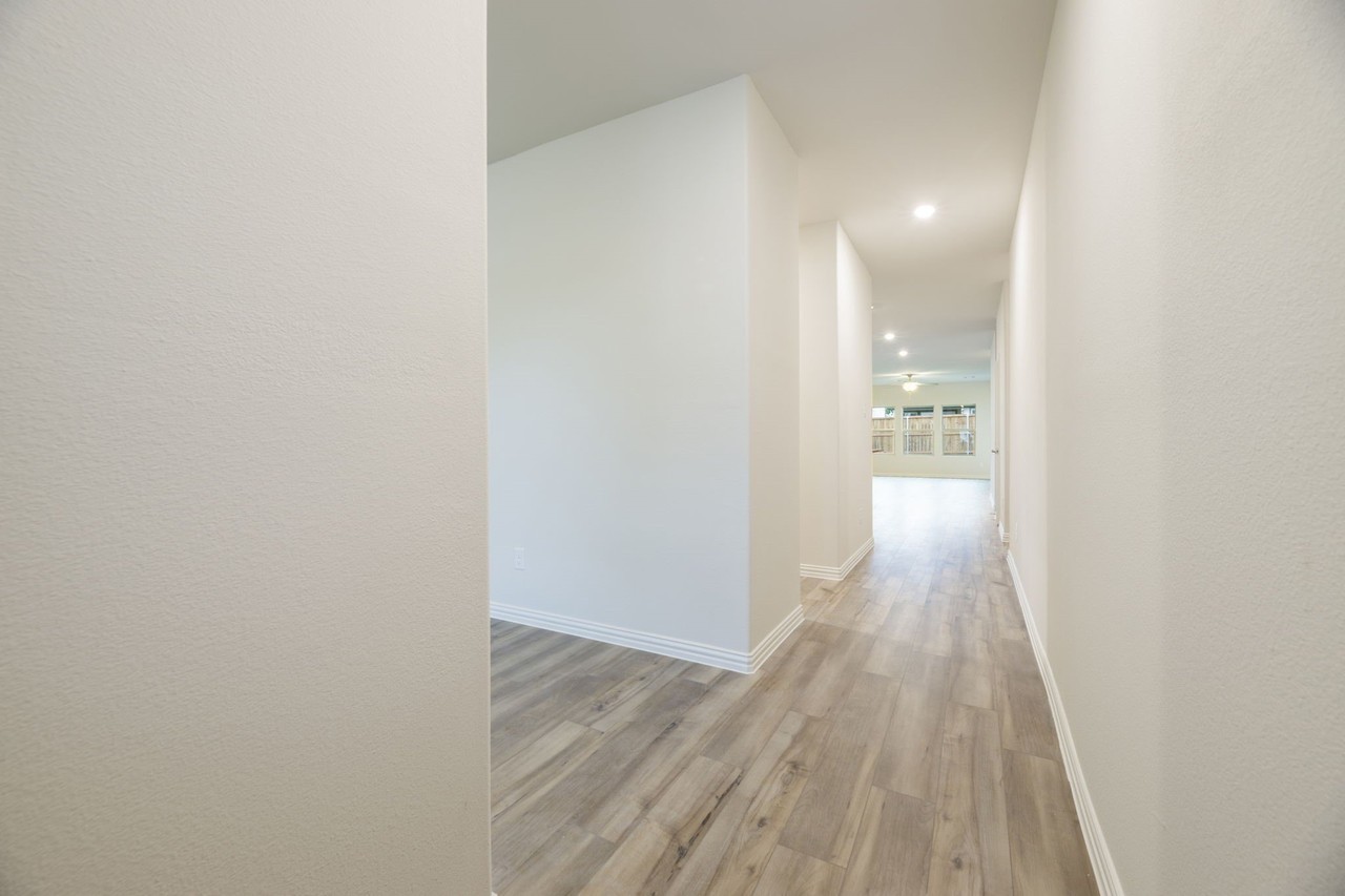 1346 Great Sand Dune St - Photo 4 of 40
