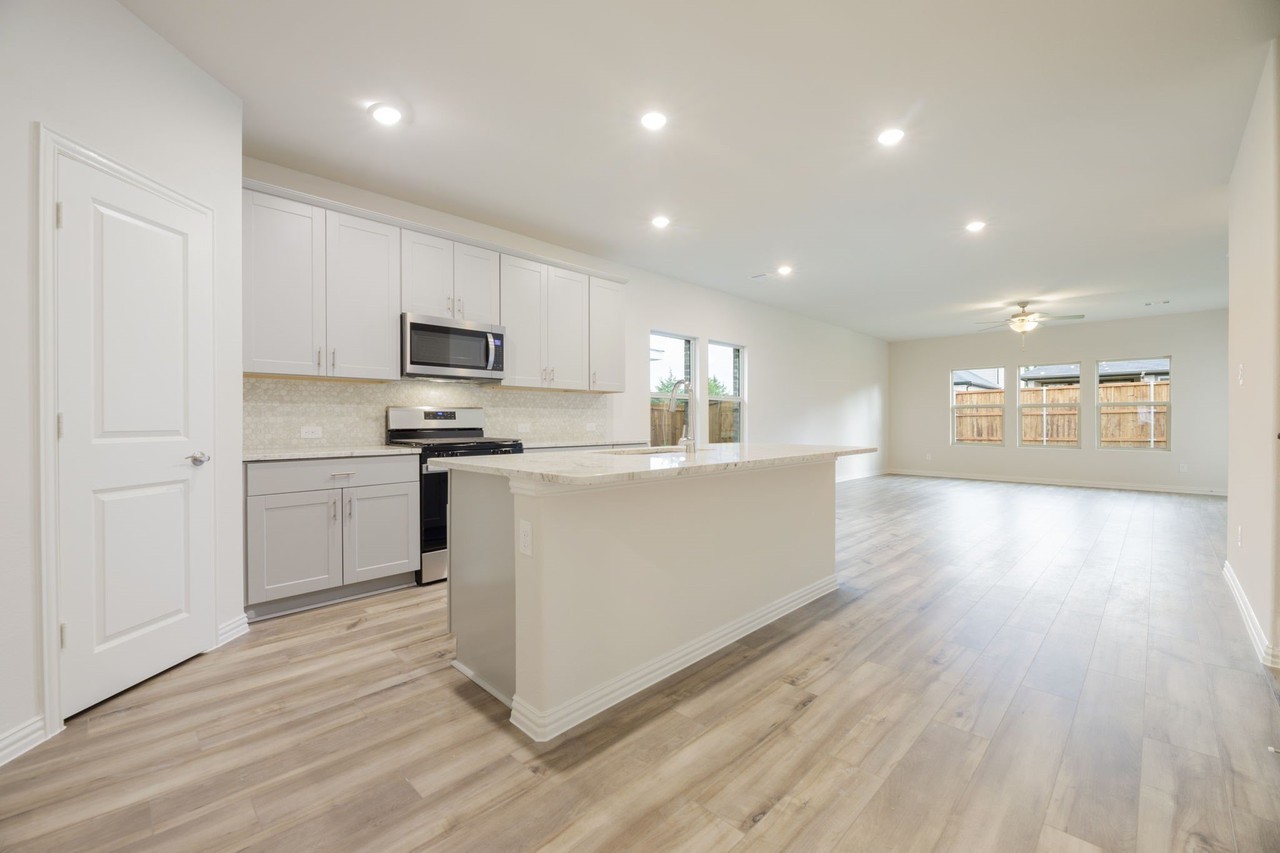 1346 Great Sand Dune St - Photo 7 of 40