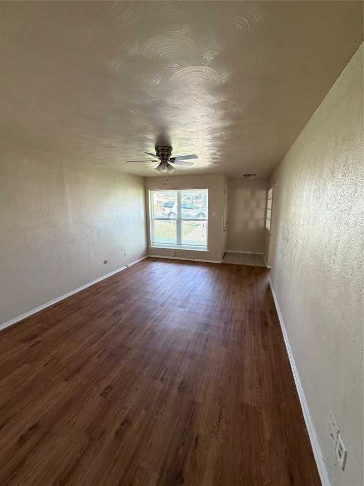 7815 Millstone Dr - Photo 2 of 8