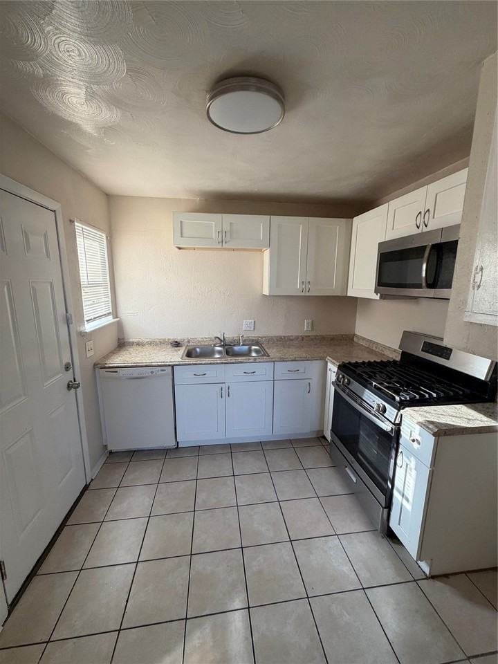 7815 Millstone Dr - Photo 3 of 8