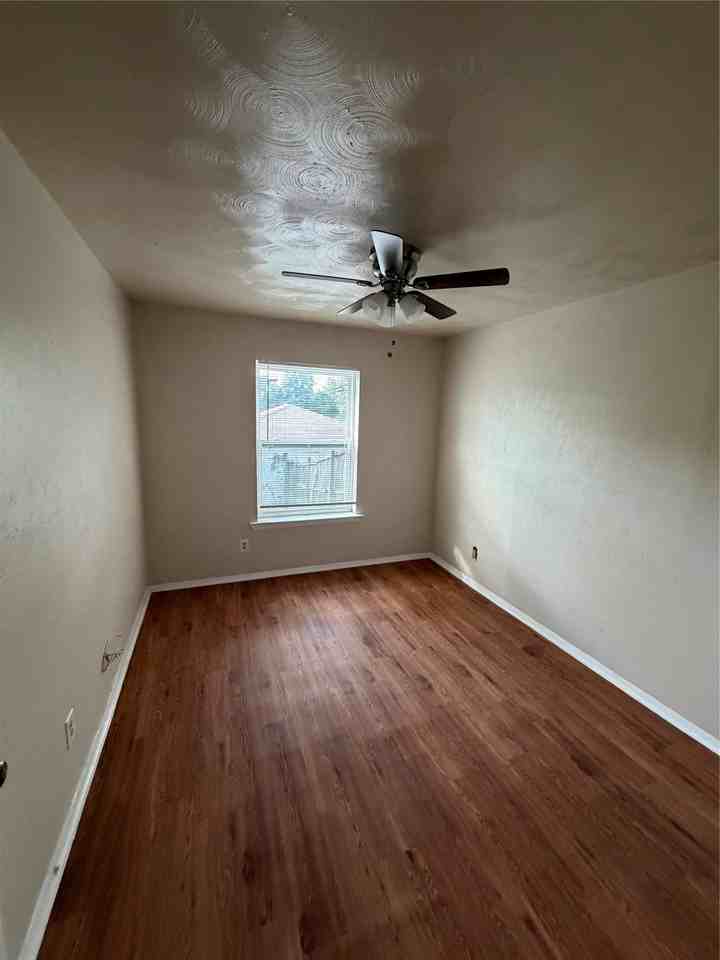 7815 Millstone Dr - Photo 5 of 8