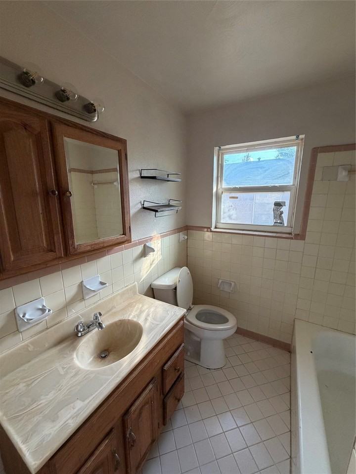 7815 Millstone Dr - Photo 6 of 8
