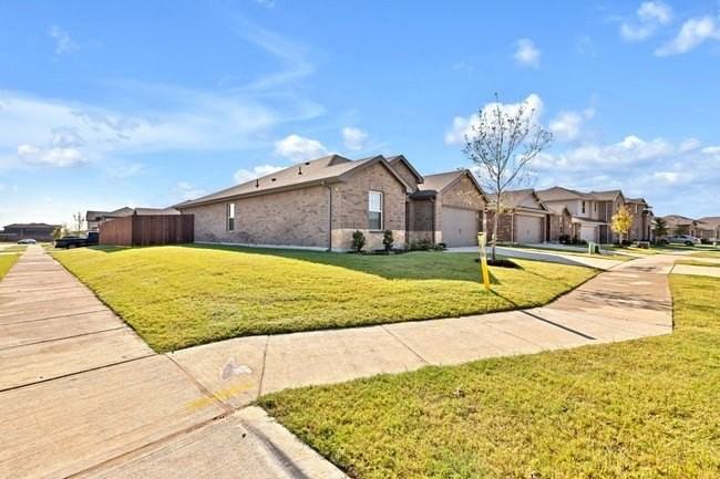 1450 Saddlehorn Dr - Photo 2 of 26