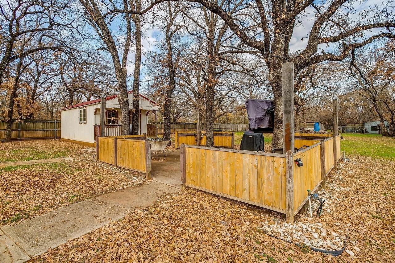 1809 Whispering Oaks St #B - Photo 4 of 26