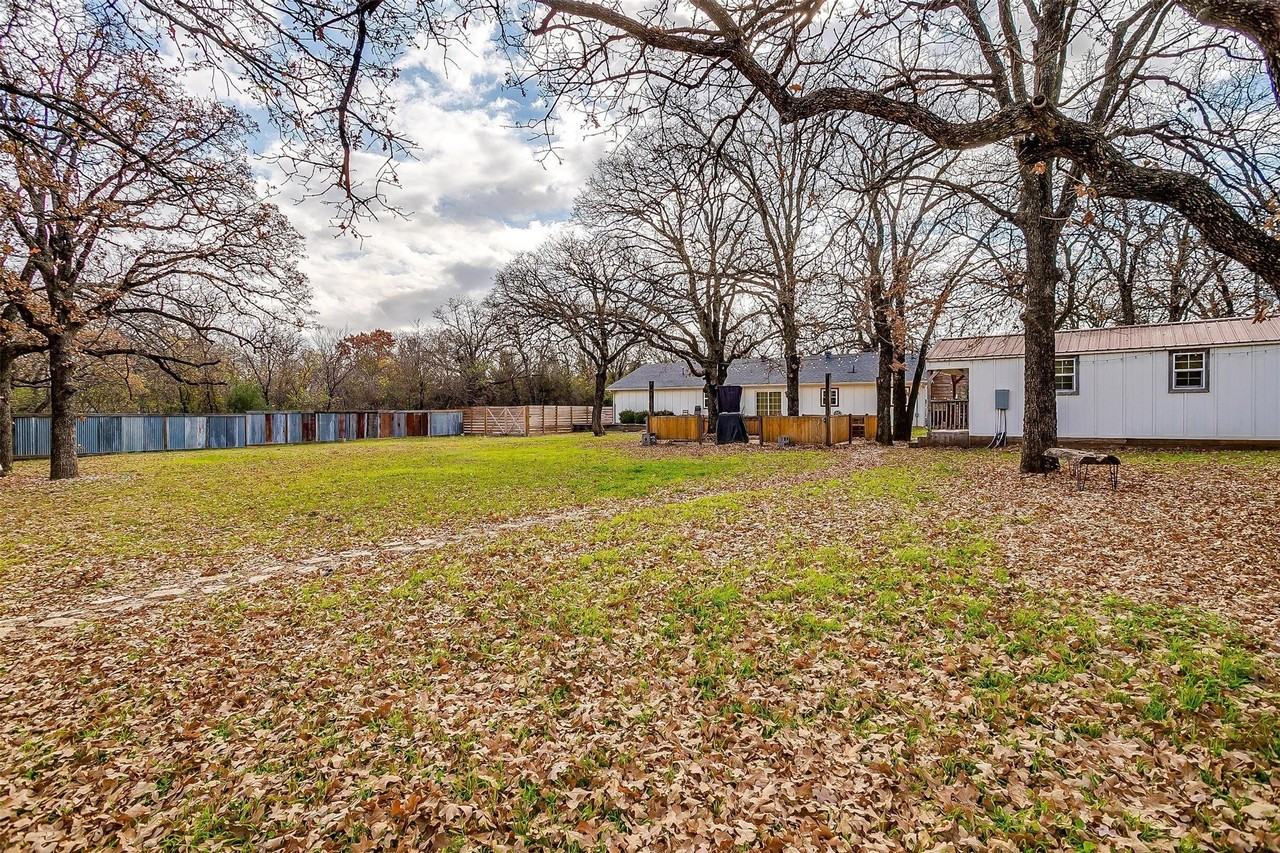 1809 Whispering Oaks St #B - Photo 5 of 26