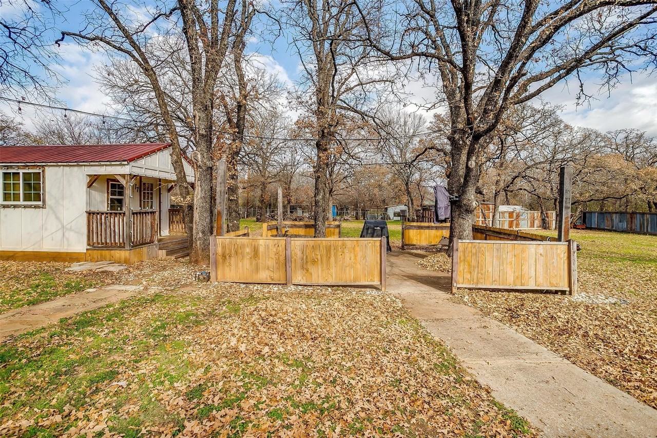 1809 Whispering Oaks St #B - Photo 6 of 26