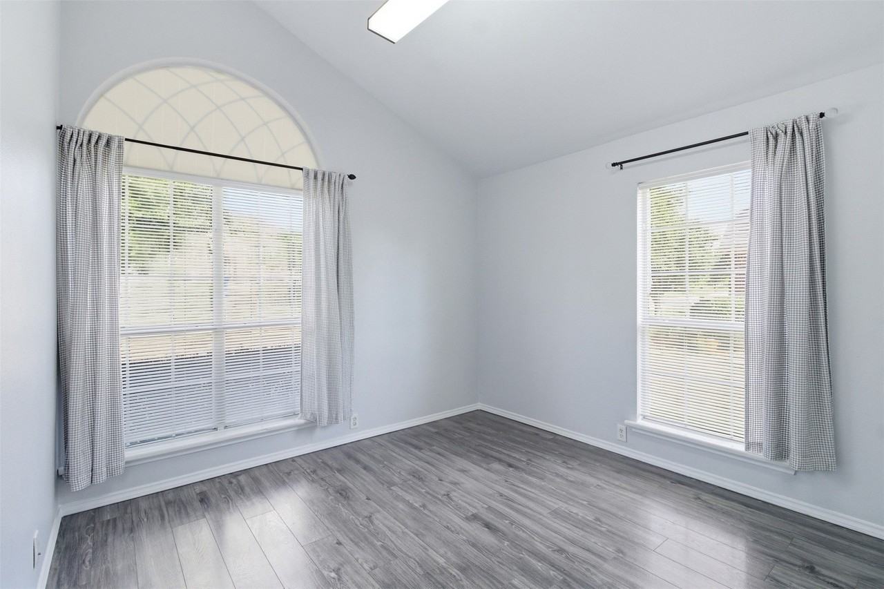 2707 Rocky Creek Dr - Photo 4 of 39