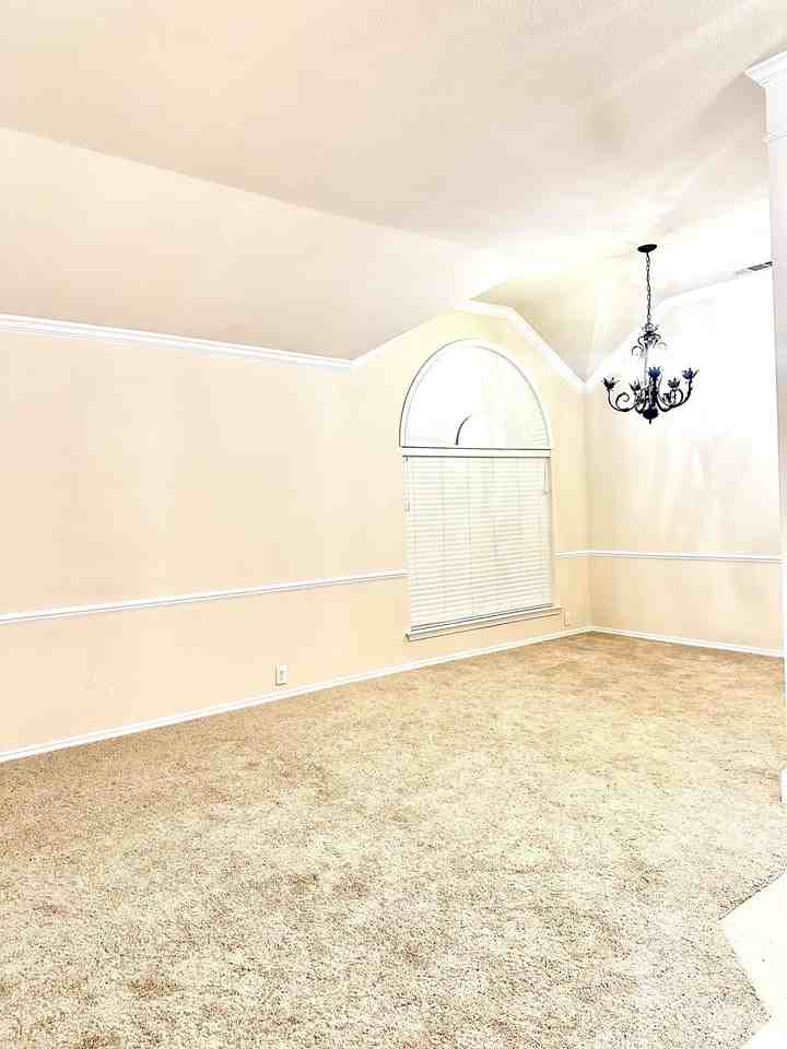 8733 Somerville Way - Photo 7 of 40
