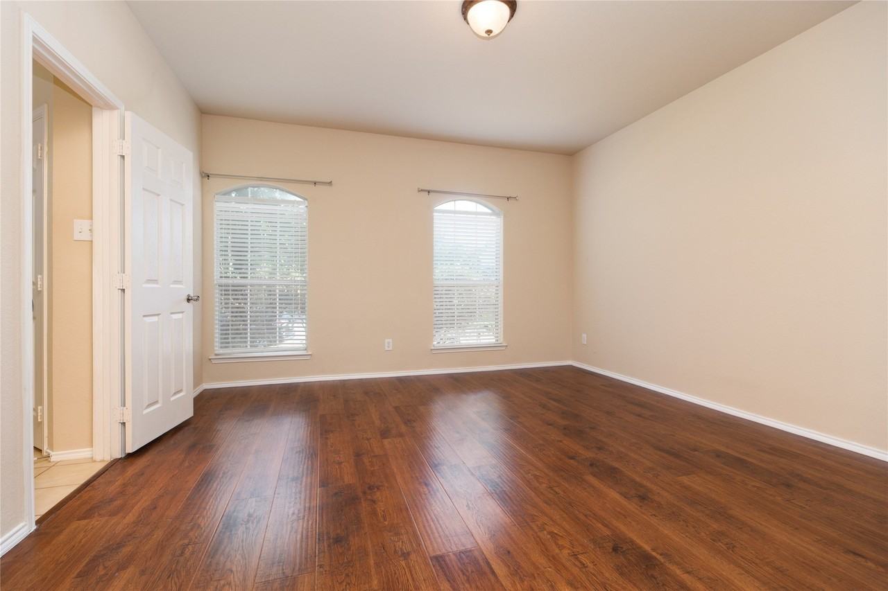 11938 Kingsville Dr - Photo 6 of 32