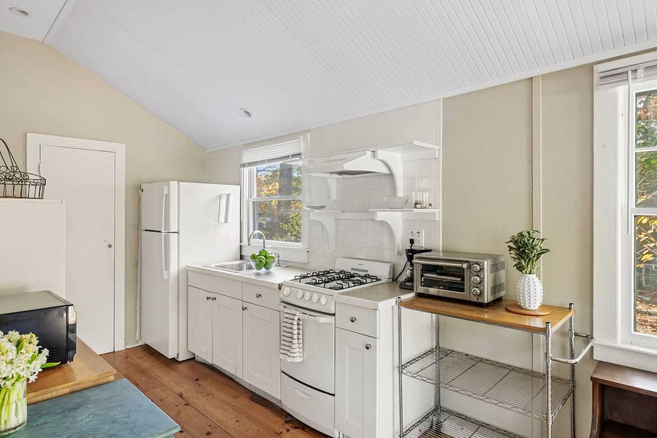 24 Mary Street Cottage B - Photo 2 of 5