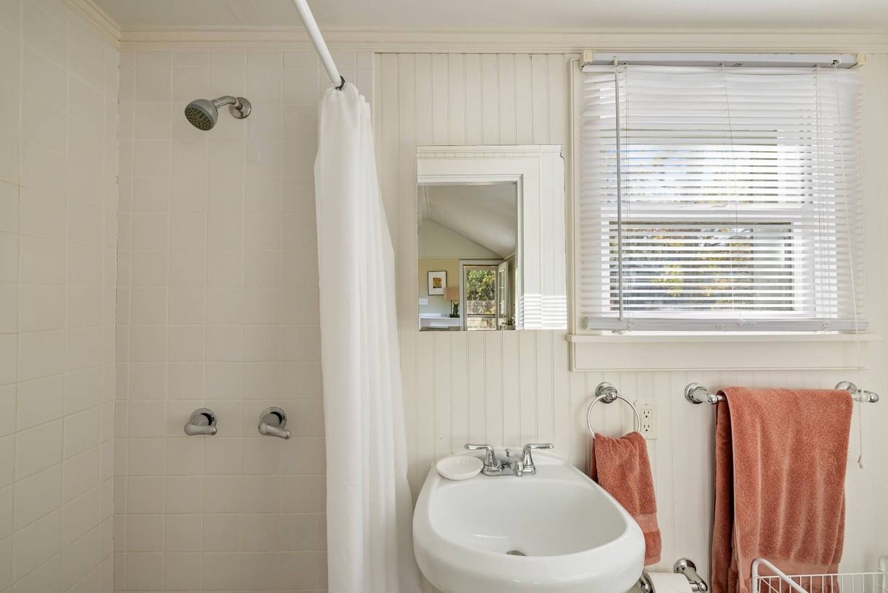 24 Mary Street Cottage B - Photo 4 of 5