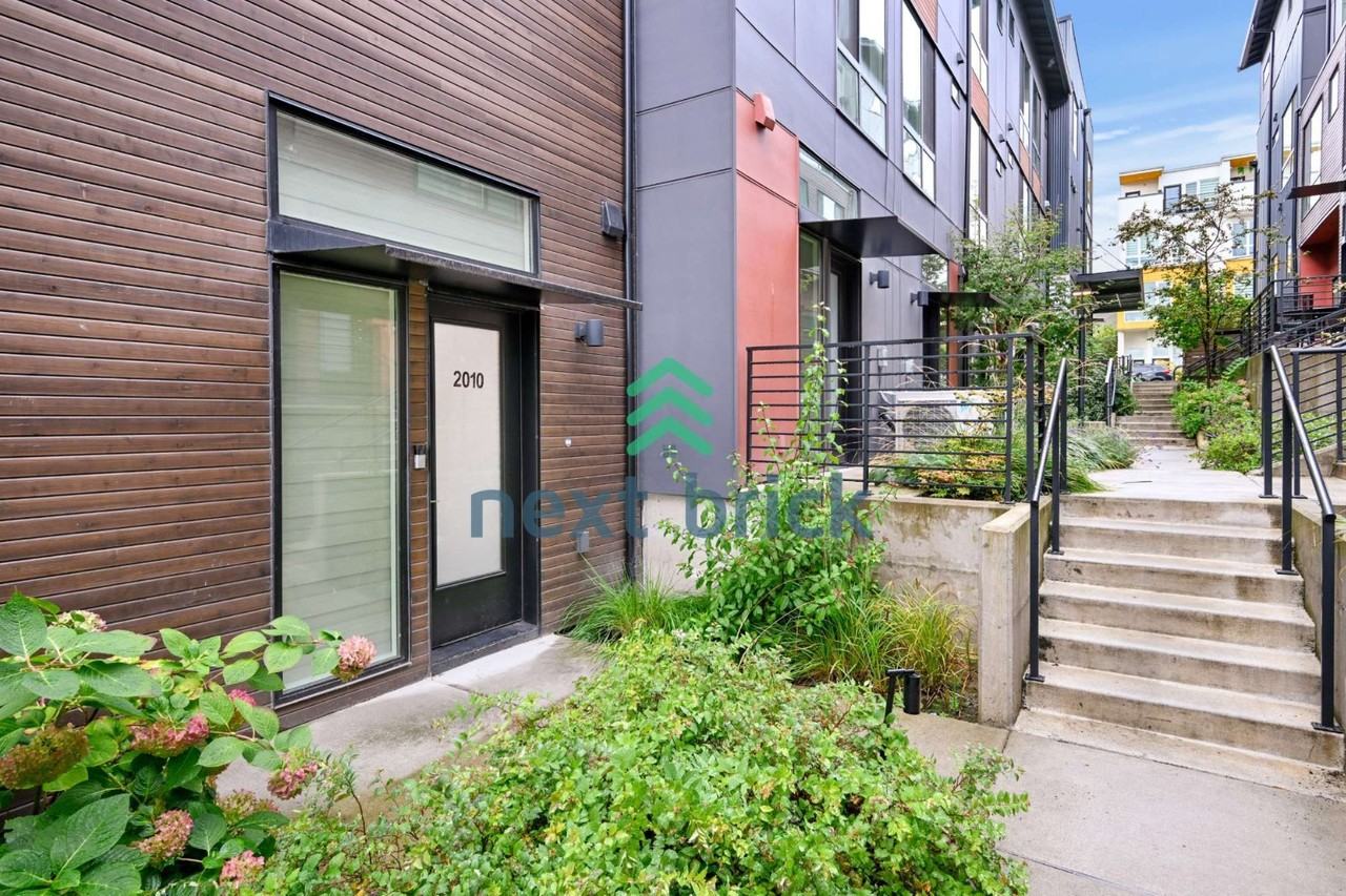 2010 24th Ave S #A8 - Photo 3 of 23