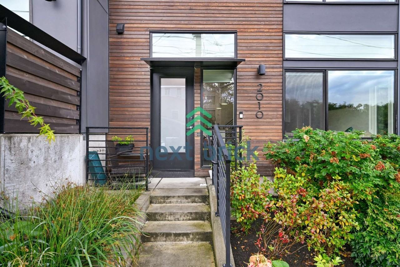2010 24th Ave S #A8 - Photo 4 of 23