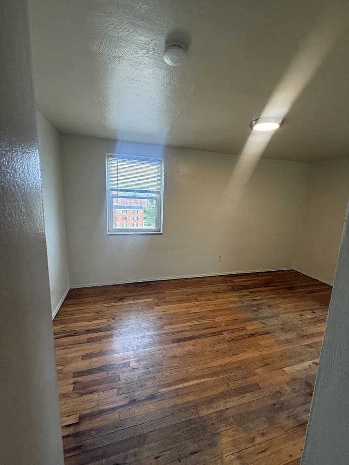 1400 Maple Dr #18 - Photo 6 of 7