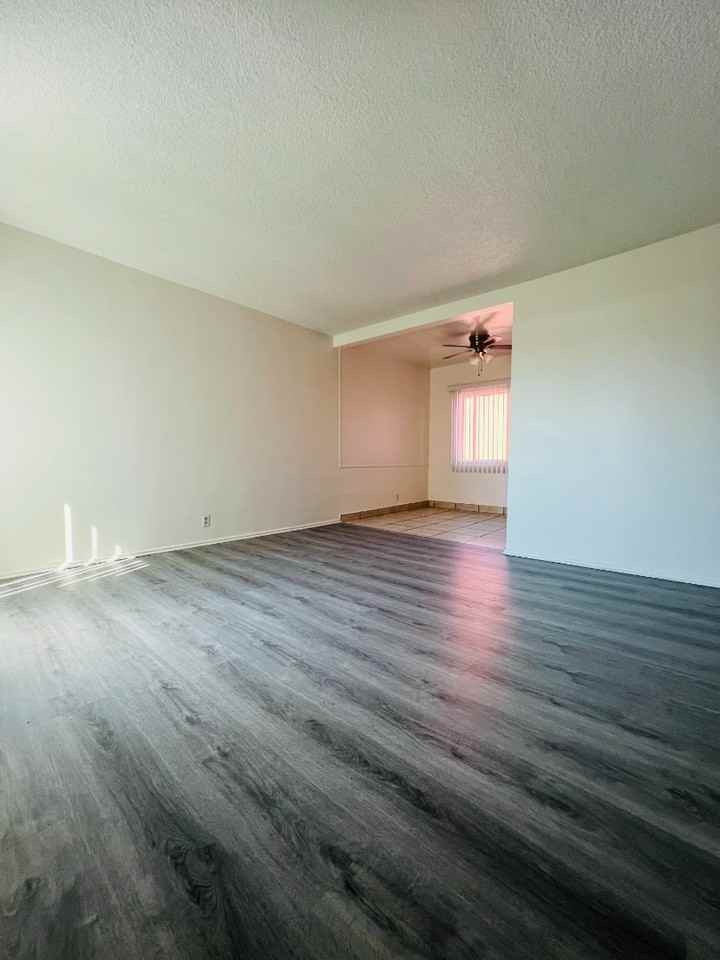 3409 W 104th St #3 - Photo 3 of 12
