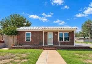 615 Nw 10th St - Photo 1 of 1