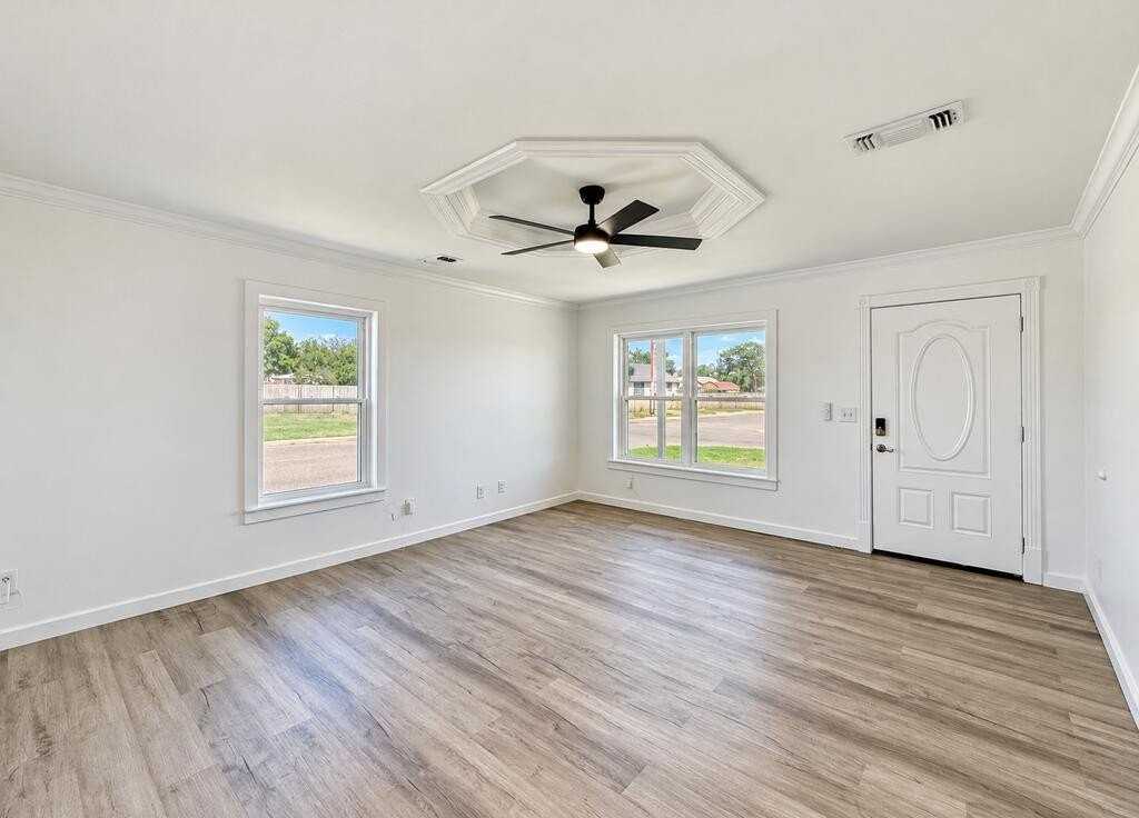 615 Nw 10th St - Photo 5 of 31