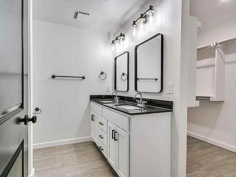 2201 Sw 102nd St - Photo 2 of 12