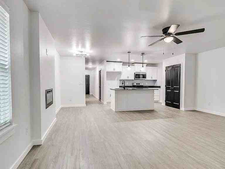 2201 Sw 102nd St - Photo 5 of 12