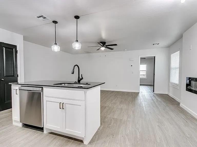2208 Sw 102nd St - Photo 2 of 12