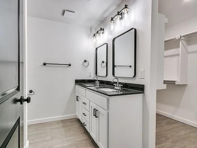2208 Sw 102nd St - Photo 3 of 12