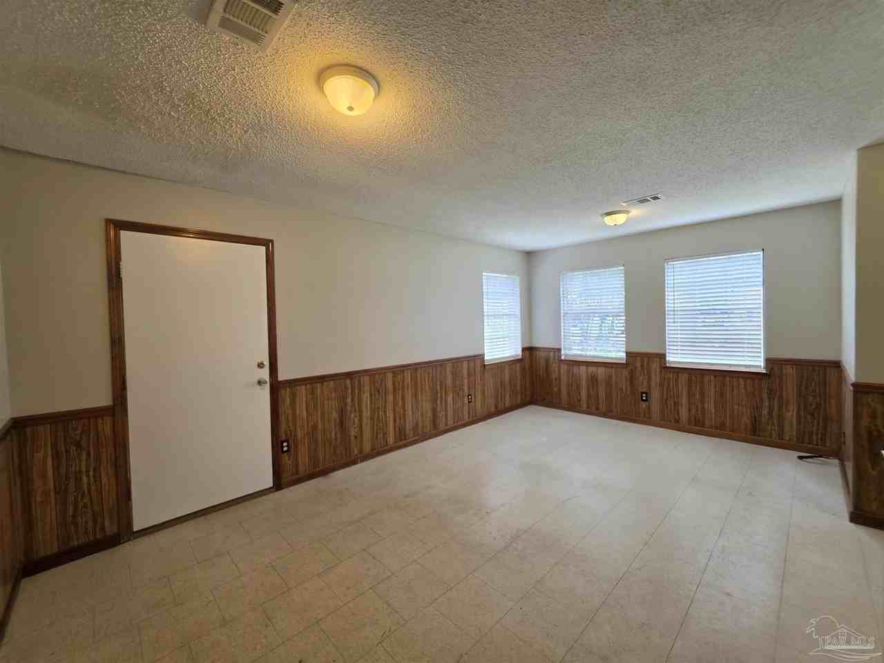2014 Woodbury Dr - Photo 3 of 13