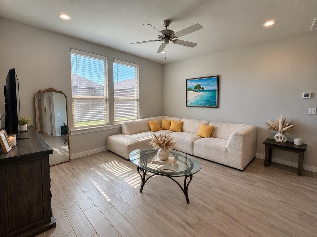 2110 Beaufort Dr - Photo 2 of 14