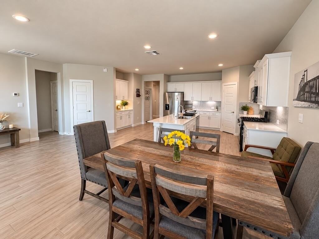 2110 Beaufort Dr - Photo 3 of 14