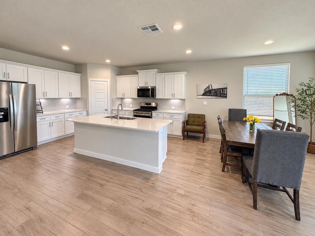 2110 Beaufort Dr - Photo 4 of 14