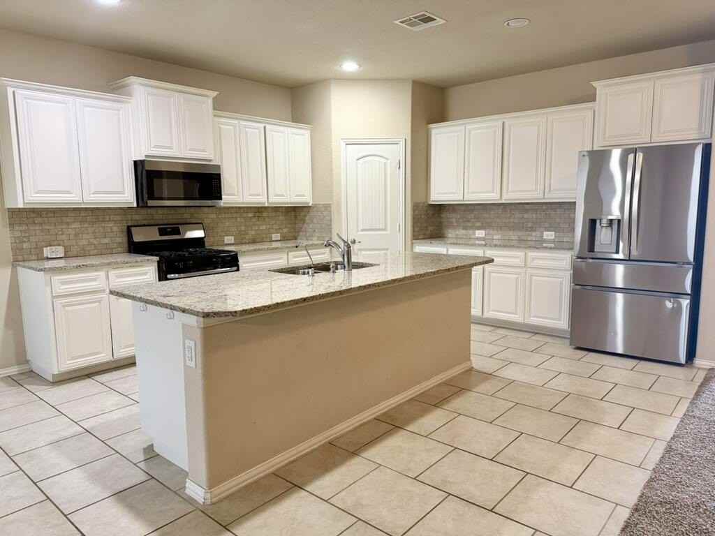 806 Victory Pkwy - Photo 3 of 24