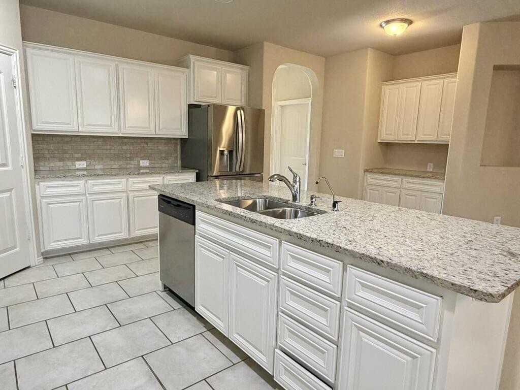 806 Victory Pkwy - Photo 5 of 24