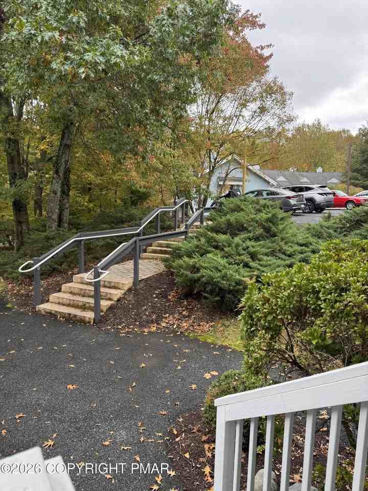 143 Huntington Dr - Photo 3 of 20