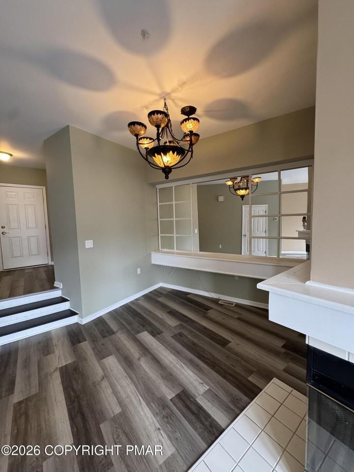 143 Huntington Dr - Photo 4 of 20