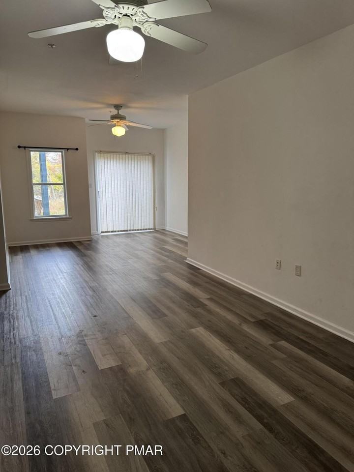 143 Huntington Dr - Photo 5 of 20