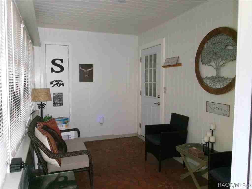 353 N Robin Hood Rd - Photo 2 of 20