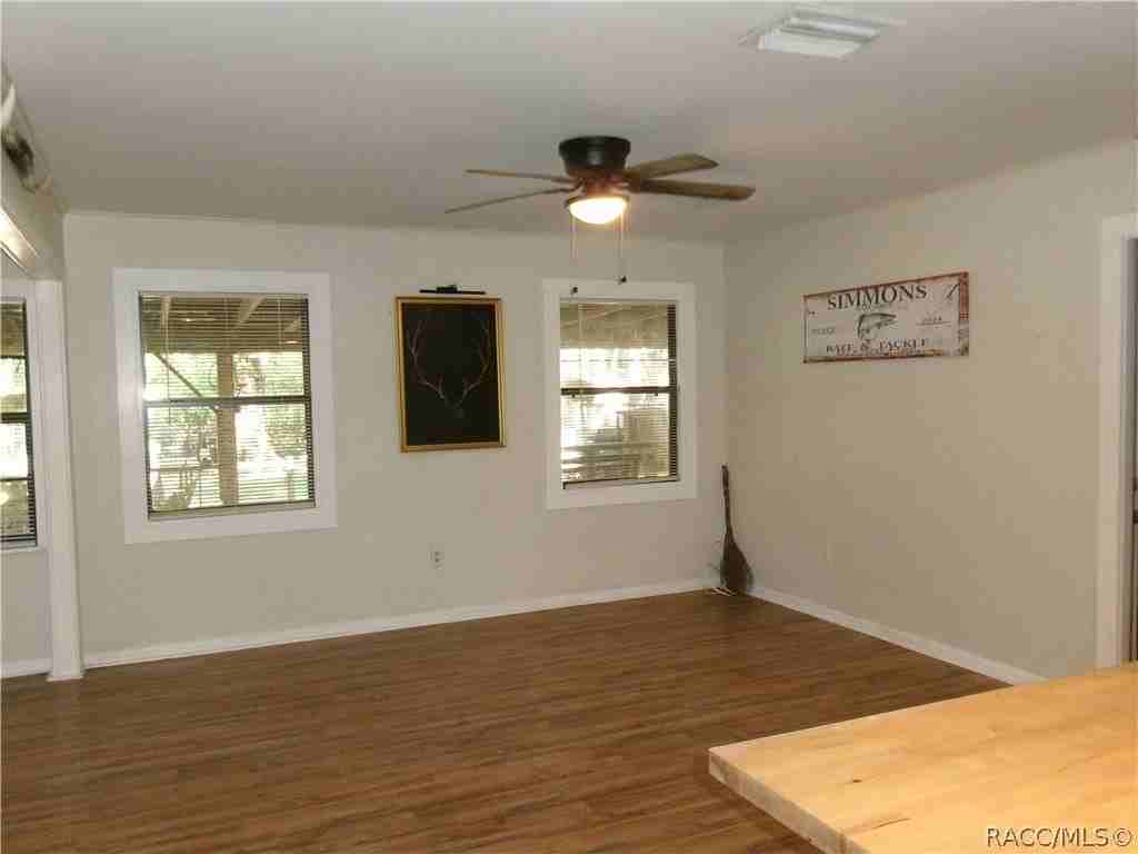 353 N Robin Hood Rd - Photo 4 of 20