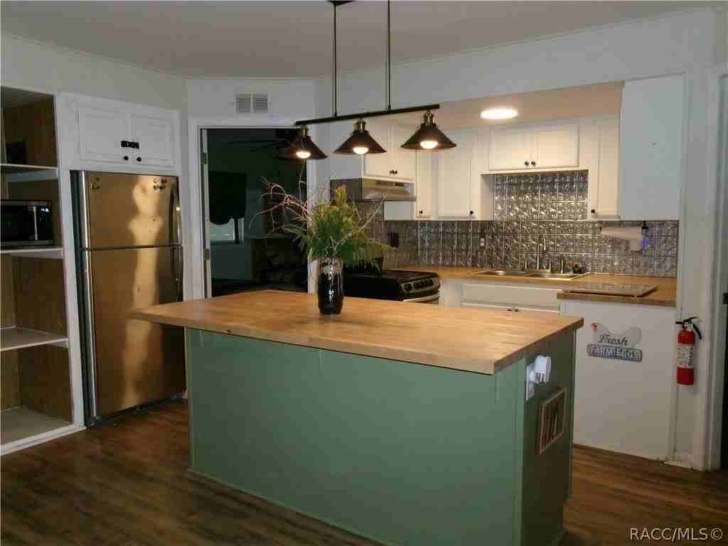 353 N Robin Hood Rd - Photo 6 of 20