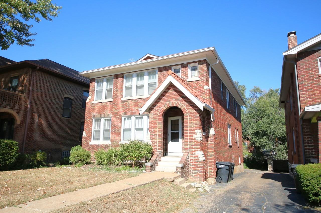 7323 Forsyth Blvd. - Photo 2 of 5
