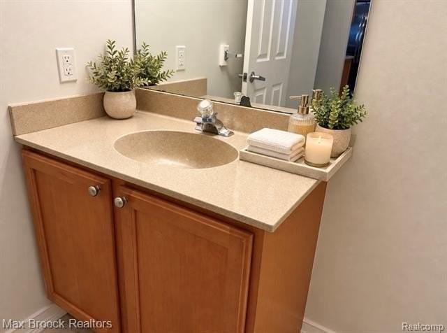 5748 Drake Hollow Dr W - Photo 5 of 15